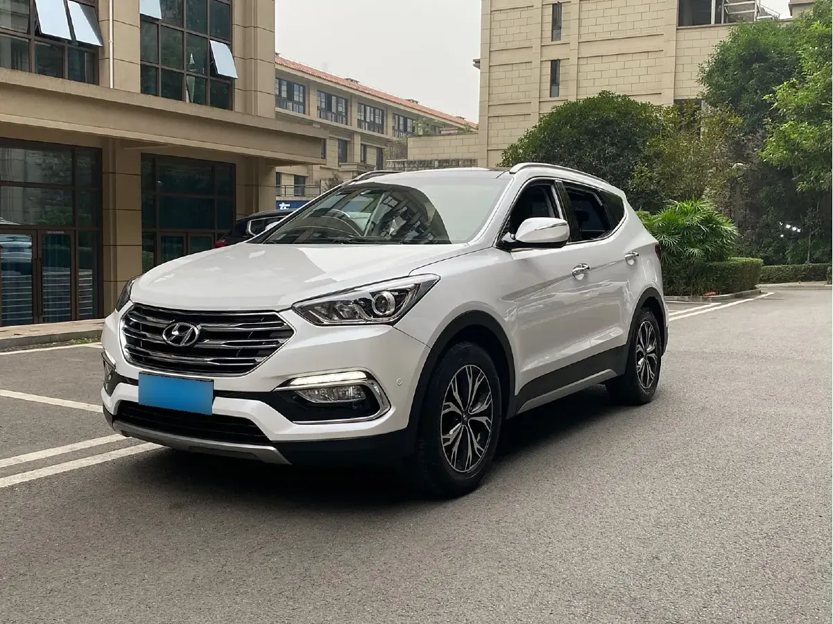 2017 Hyundai Santafe 2.0T 245HP L4 6AT