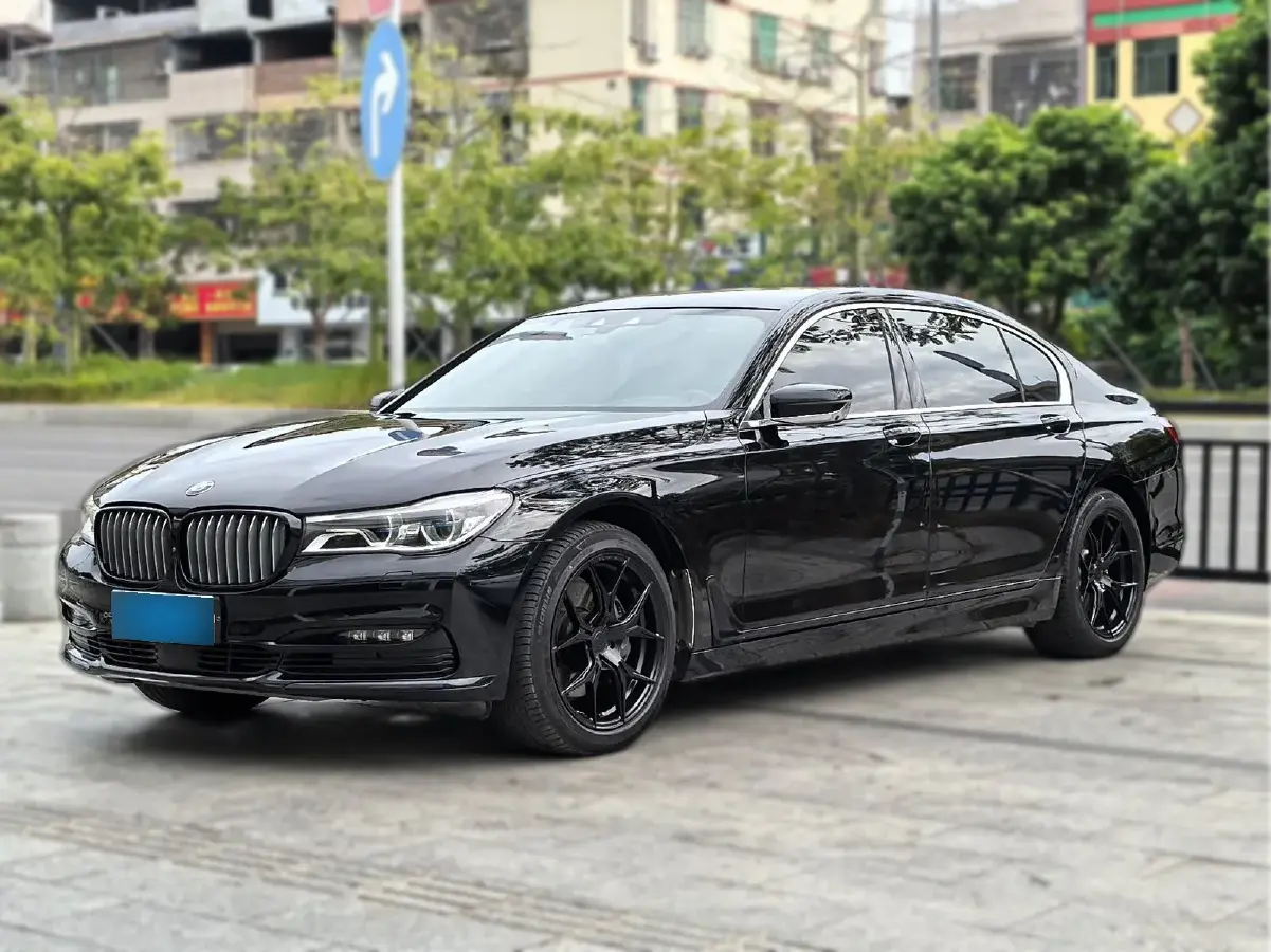 2017 BMW 7 Series 3.0T 326HP L6 8AT
