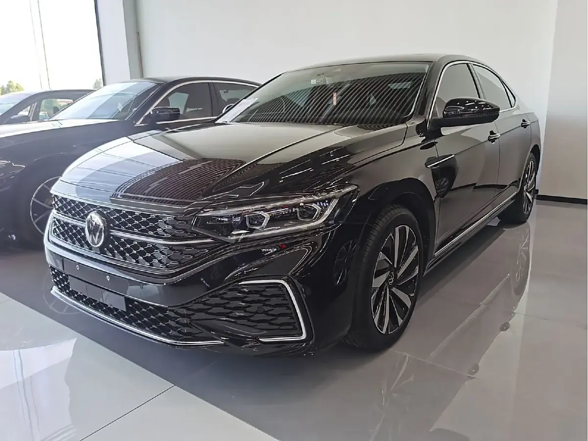 2022 Volkswagen Passat 2.0T 186HP L4 7DCT