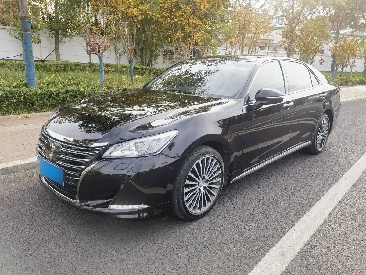 2018 Toyota Crown 2.0T 235HP L4 8AT