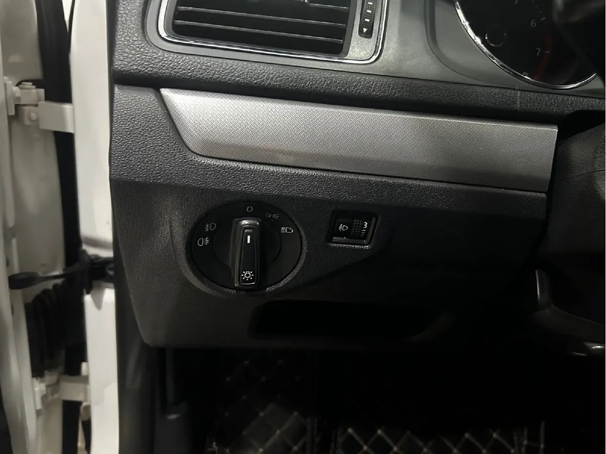 2015 Volkswagen Lavida 1.4T 131HP L4 7DCT,autocango,china used car exporter,china ev exporter,chinese used car exporter,chinese used ev exporter