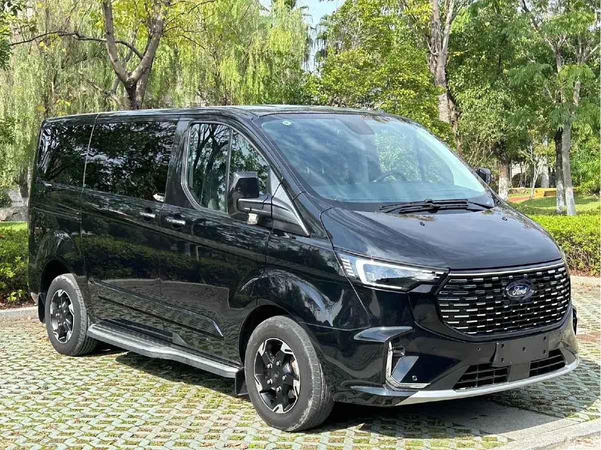 2023 Ford Tourneo 2.0T 220HP L4 9AT