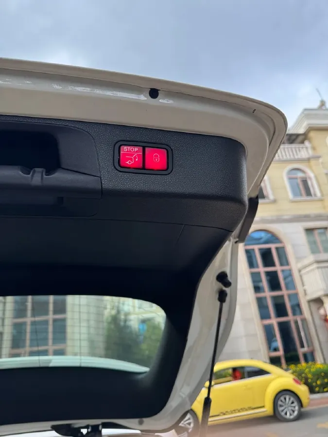 2017 Mercedes-Benz GLC Class 2.0T 245HP L4 9AT,autocango,china used car exporter,china ev exporter,chinese used car exporter,chinese used ev exporter