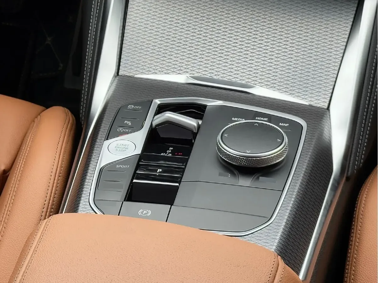 2023 BMW 3.0T 333HP L6 8AT,autocango,china used car exporter,china ev exporter,chinese used car exporter,chinese used ev exporter