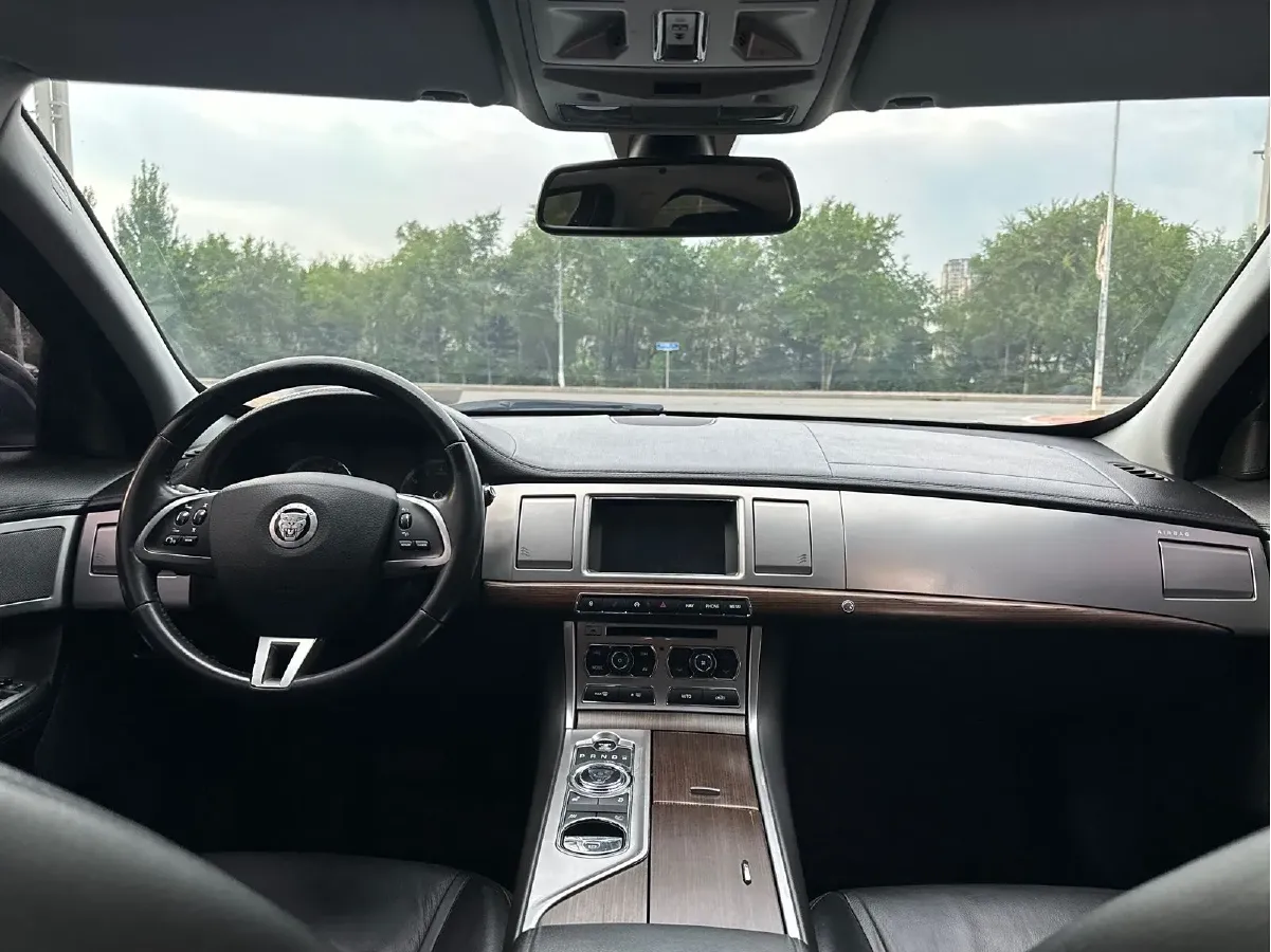 2013 Jaguar XF 3.0T 340HP V6 8AT,autocango,china used car exporter,china ev exporter,chinese used car exporter,chinese used ev exporter