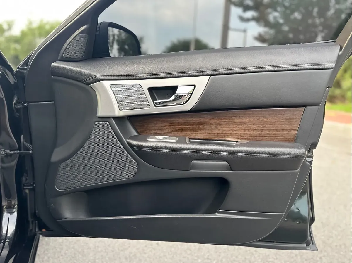 2013 Jaguar XF 3.0T 340HP V6 8AT,autocango,china used car exporter,china ev exporter,chinese used car exporter,chinese used ev exporter