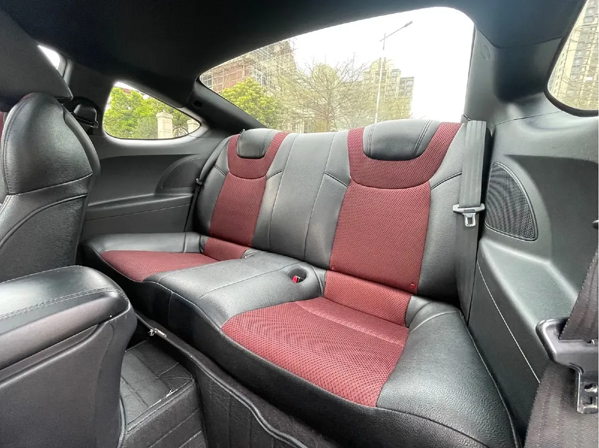 2012 Hyundai Rohens-Coupe 2.0T 260HP L4 8AT,autocango,china used car exporter,china ev exporter,chinese used car exporter,chinese used ev exporter