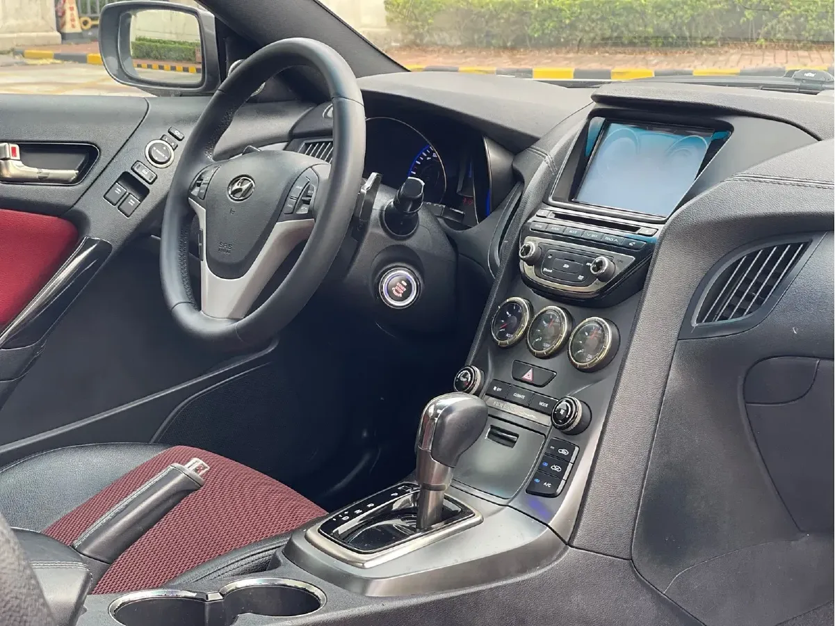 2012 Hyundai Rohens-Coupe 2.0T 260HP L4 8AT,autocango,china used car exporter,china ev exporter,chinese used car exporter,chinese used ev exporter