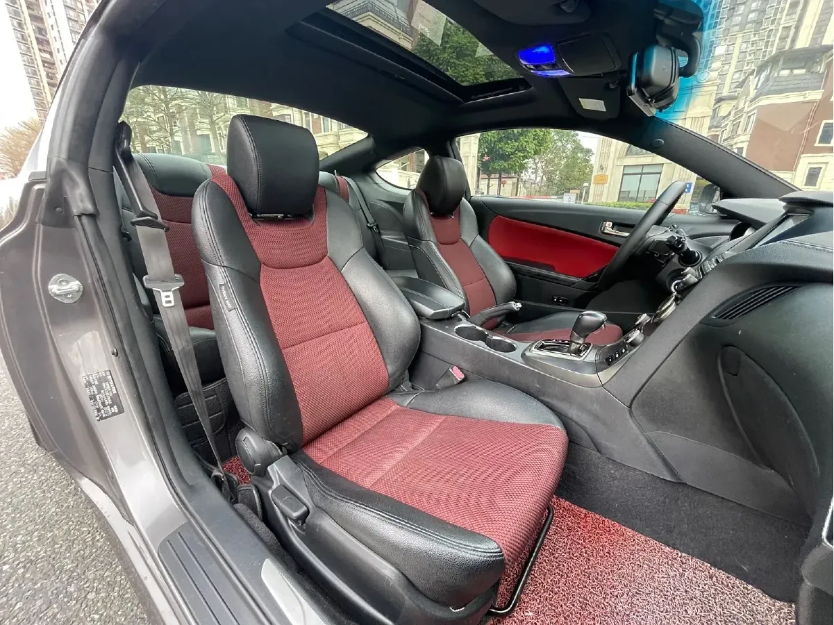 2012 Hyundai Rohens-Coupe 2.0T 260HP L4 8AT,autocango,china used car exporter,china ev exporter,chinese used car exporter,chinese used ev exporter