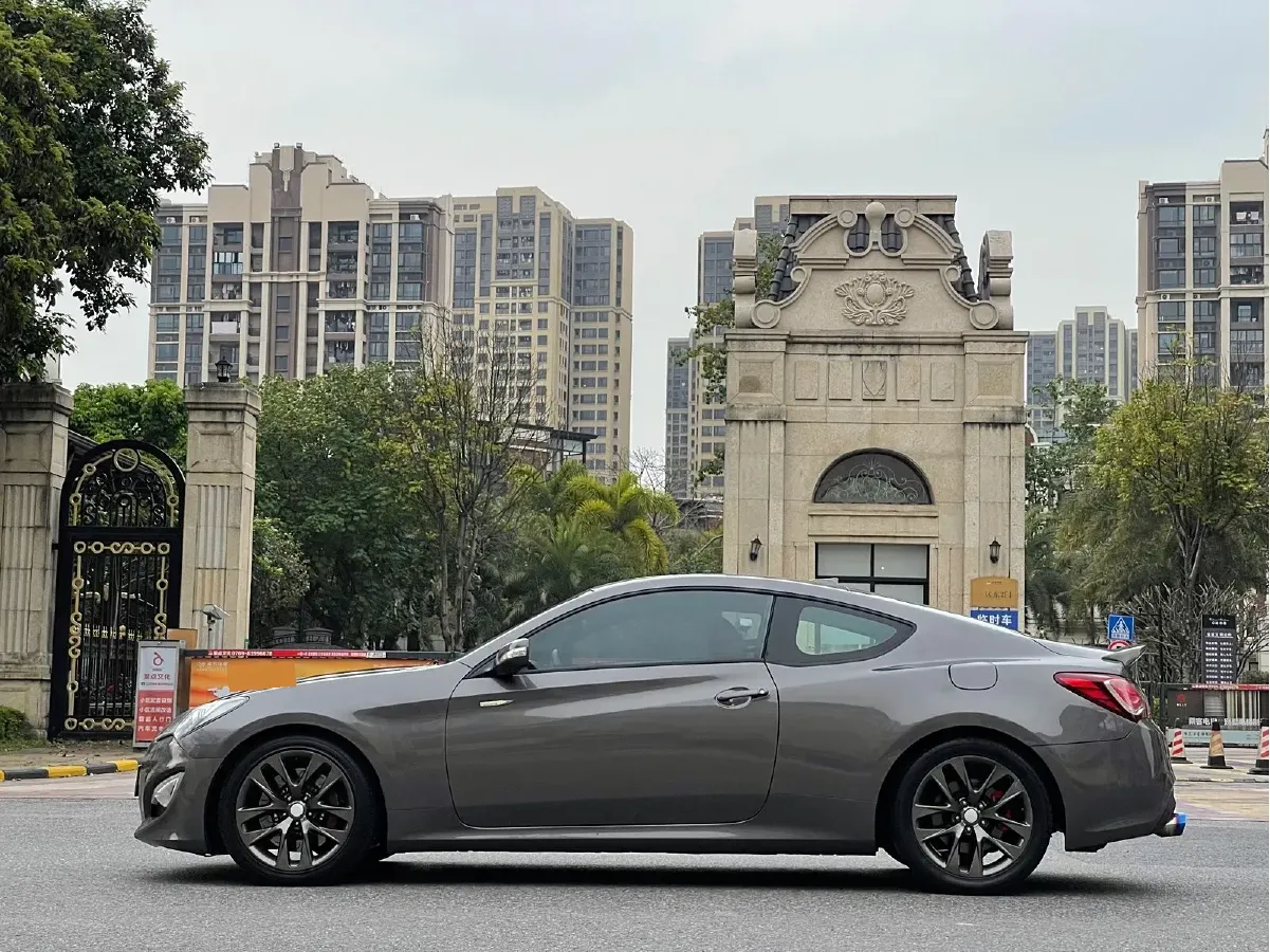 2012 Hyundai Rohens-Coupe 2.0T 260HP L4 8AT,autocango,china used car exporter,china ev exporter,chinese used car exporter,chinese used ev exporter