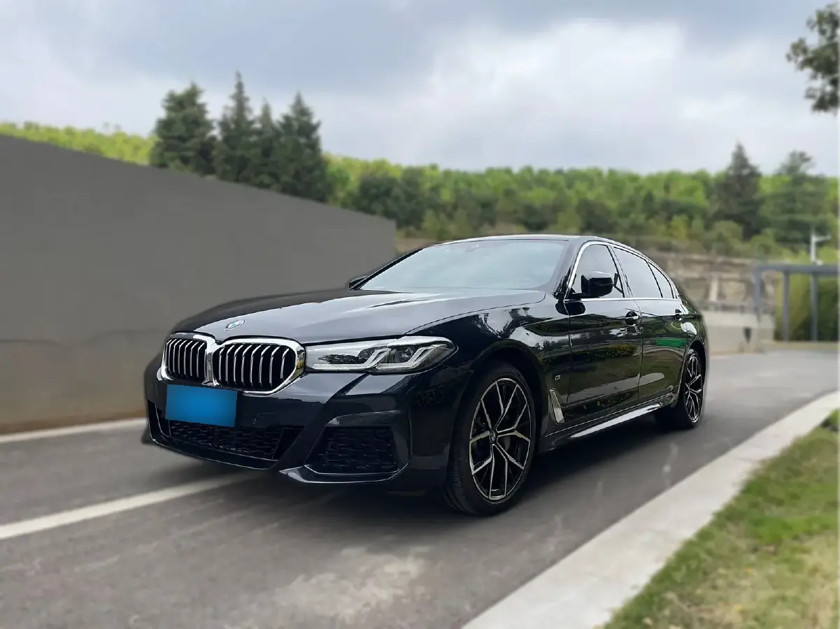 2022 BMW 5 Series 2.0T 252HP L4 8AT