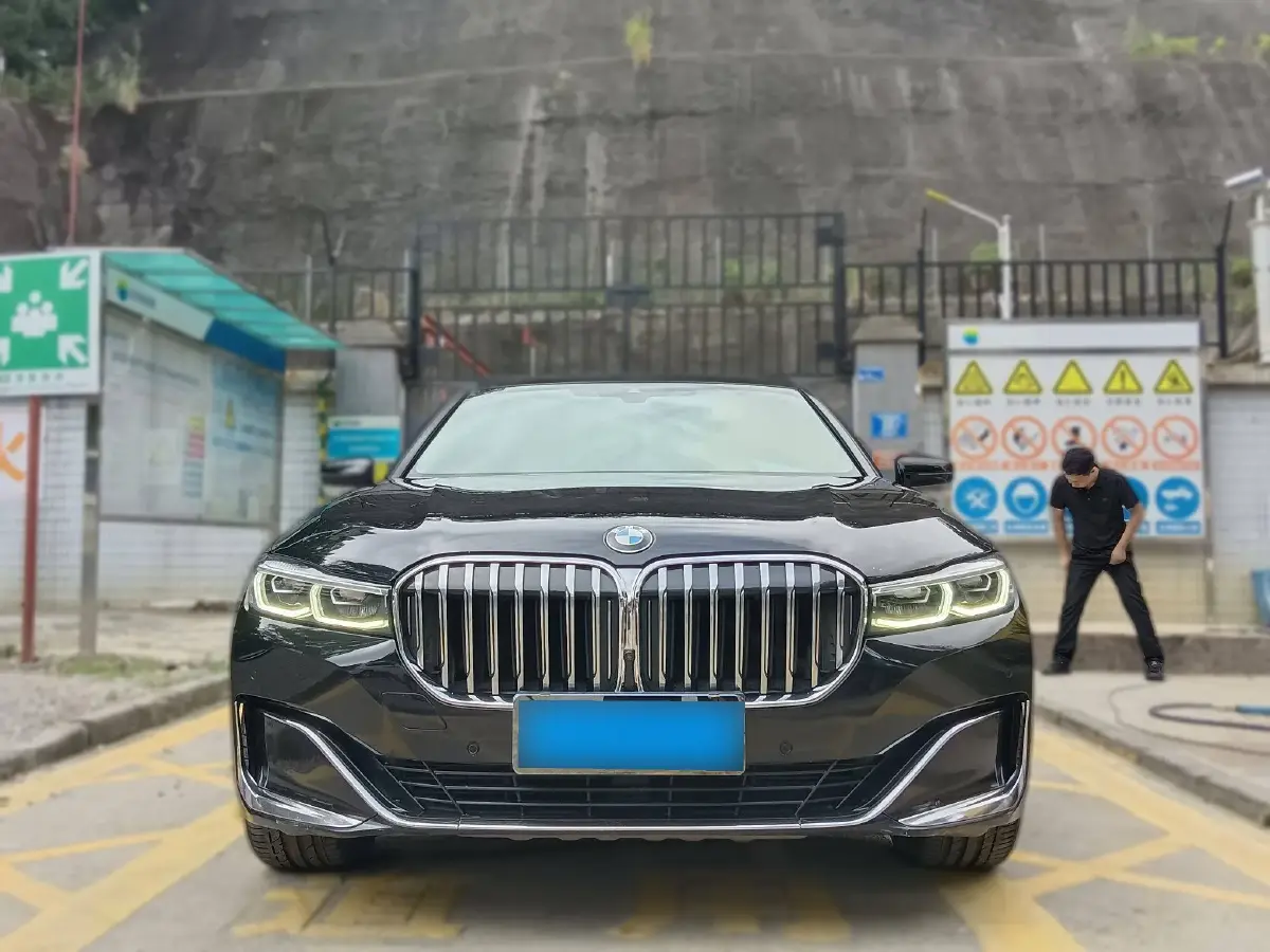 2019 BMW 7 Series 3.0T 340HP L6 8AT