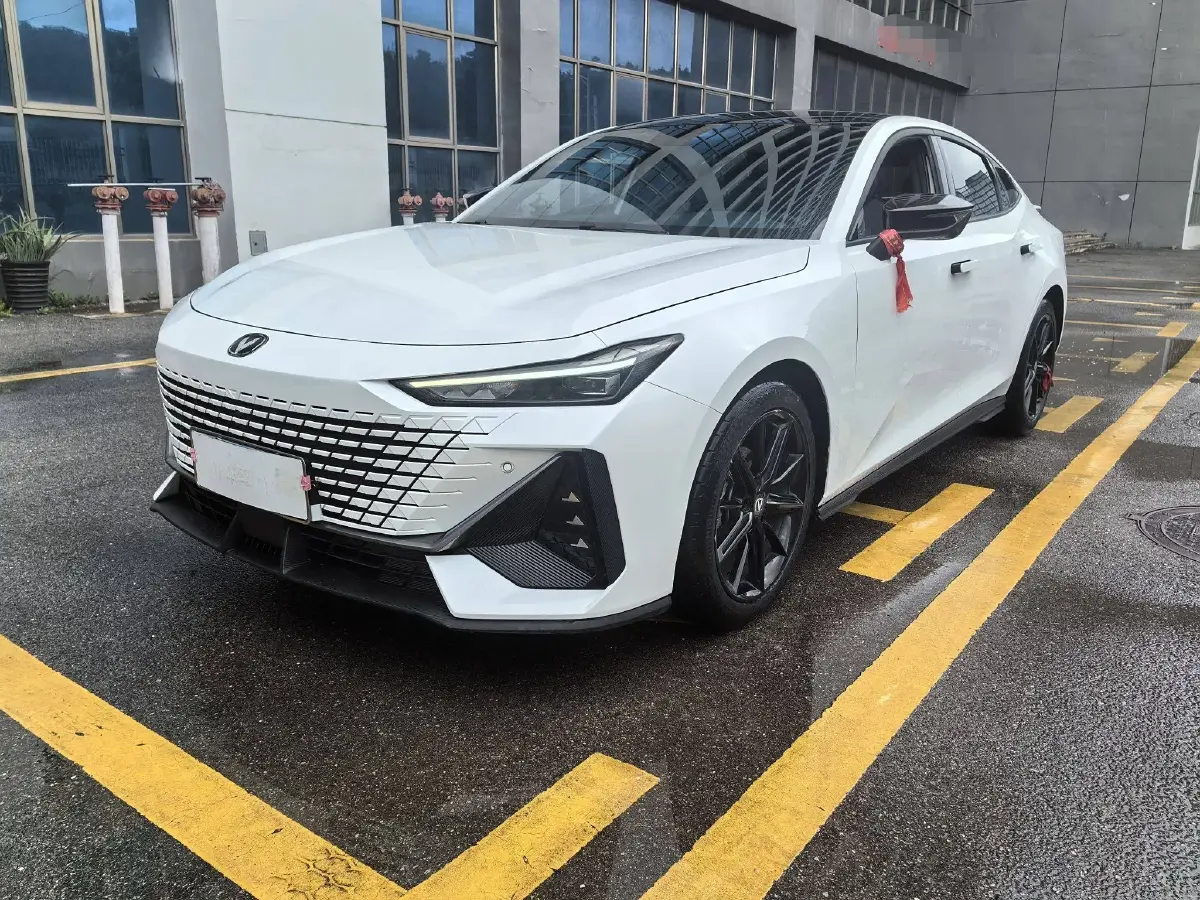 2022 ChangAn UNI-V 1.5T 188HP L4 7DCT