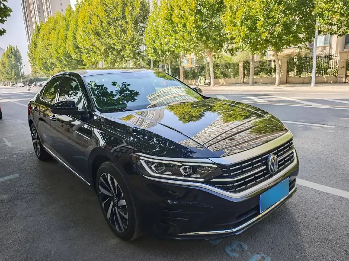 2024 Volkswagen Passat 2.0T 220HP L4 7DCT