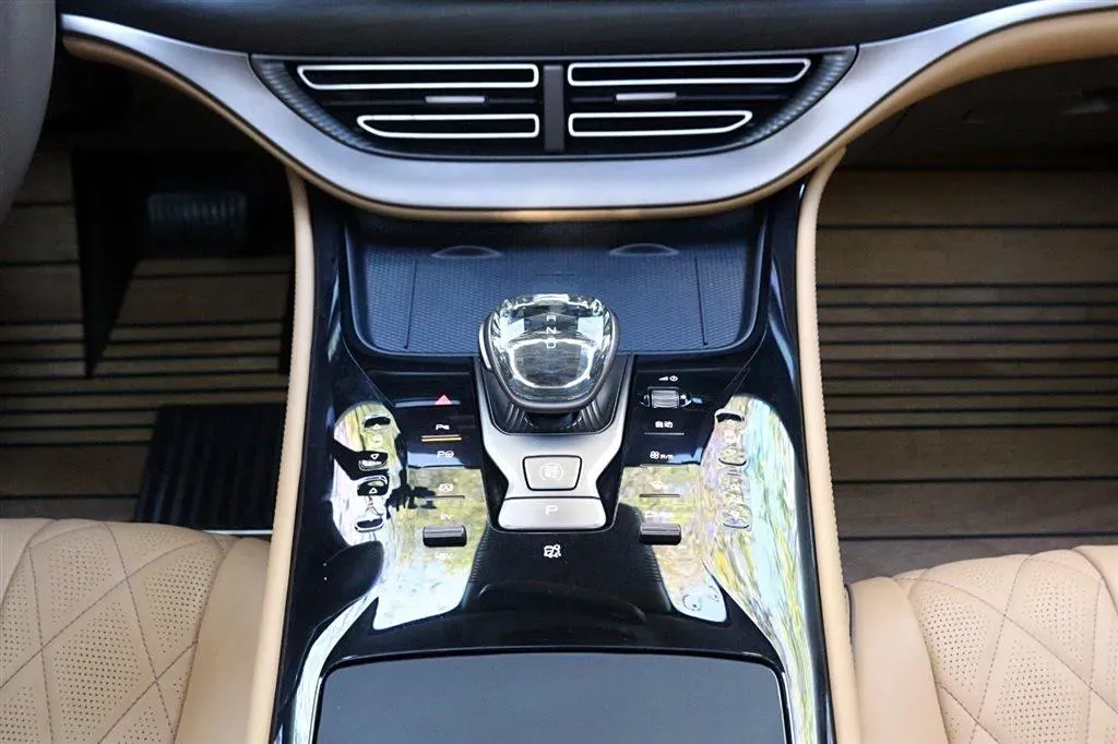 2022 Denza D9 1.5T 139HP L4 E-CVT PHEV 40.06KWH,autocango,china used car exporter,china ev exporter,chinese used car exporter,chinese used ev exporter