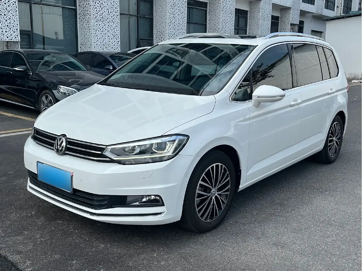 2018 Volkswagen Touran 1.8T 180HP L4 7DCT