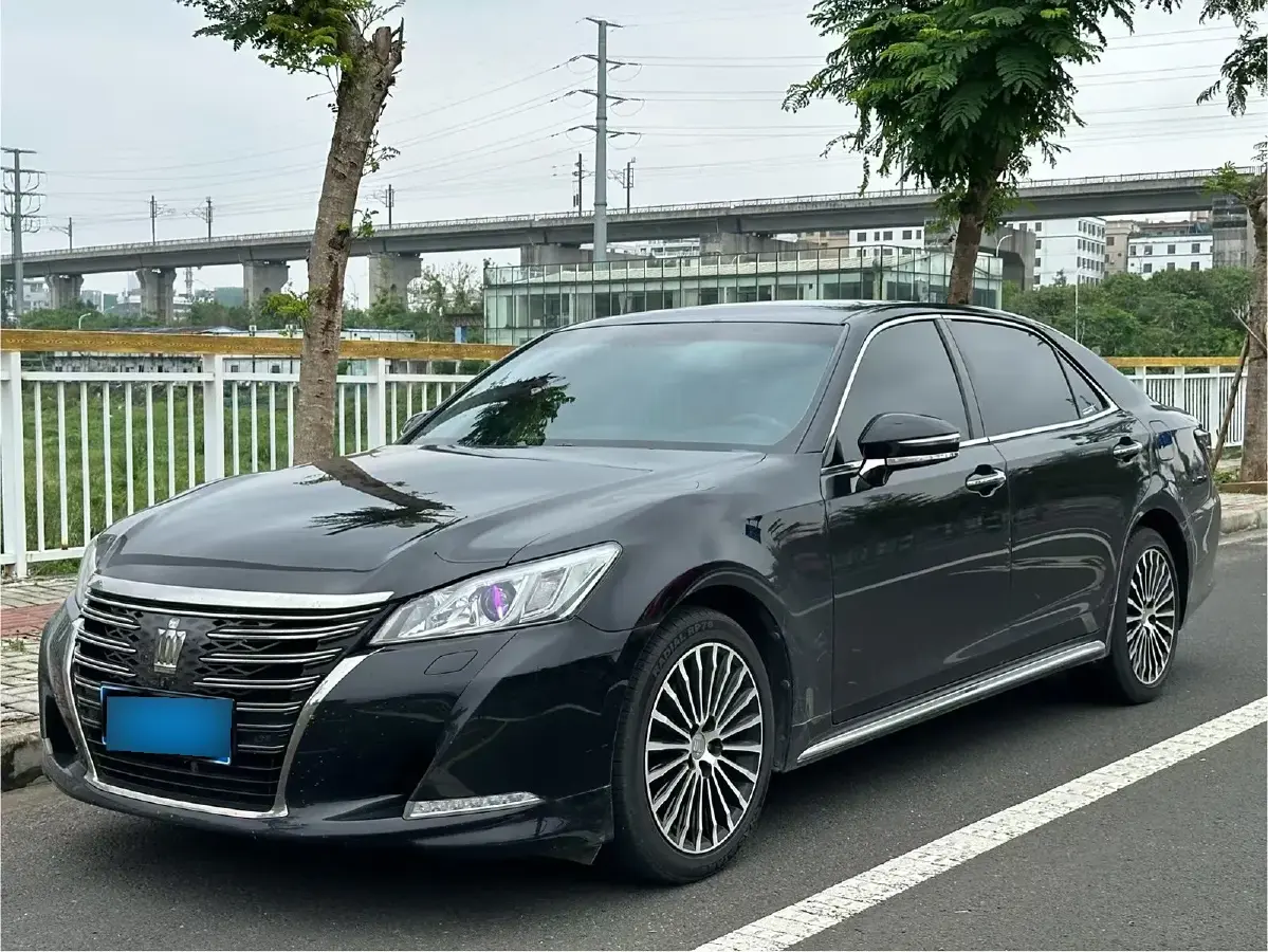 2018 Toyota Crown 2.0T 235HP L4 8AT