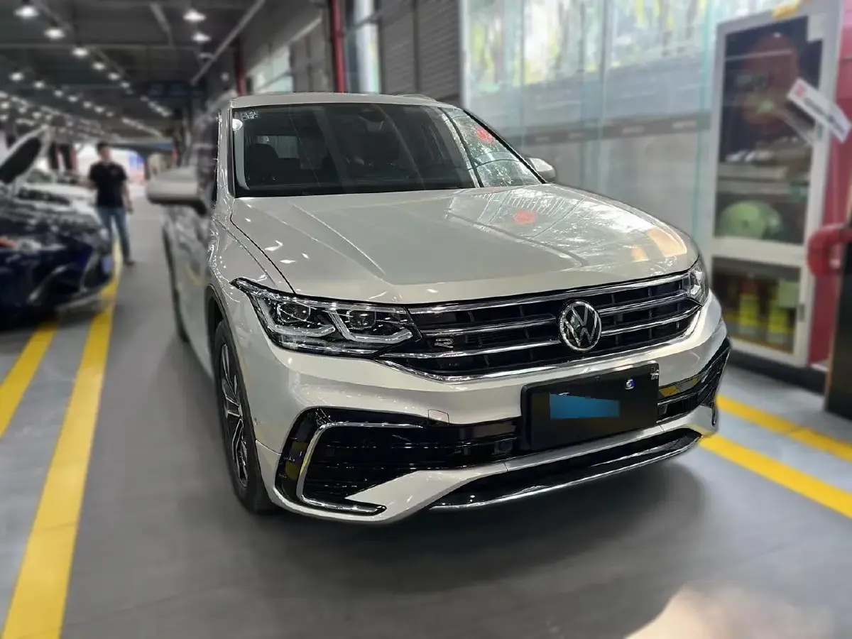 2023 Volkswagen Tiguan L 2.0T 220HP L4 7DCT