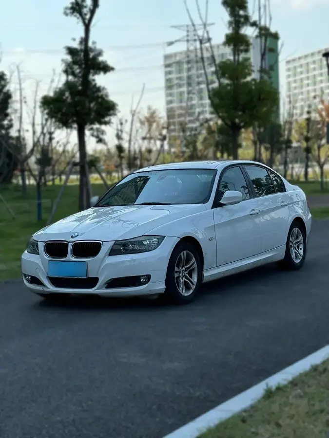 2012 BMW 3 Series 2.0L 136HP L4 6AT