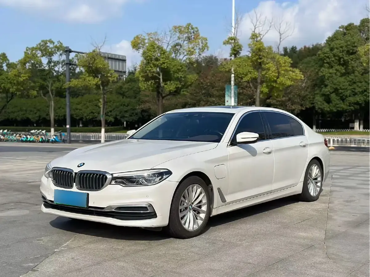 2020 BMW 5 Series 2.0T 184HP L4 8AT PHEV 17.7KWH