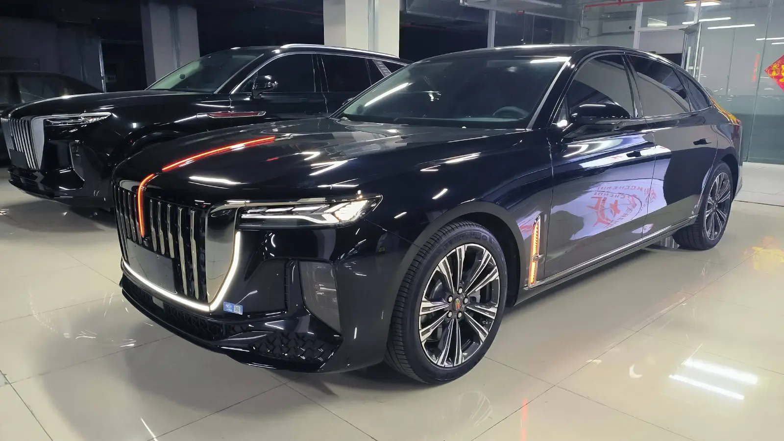 2024 HongQi H9 2.0T 252HP L4 7DCT