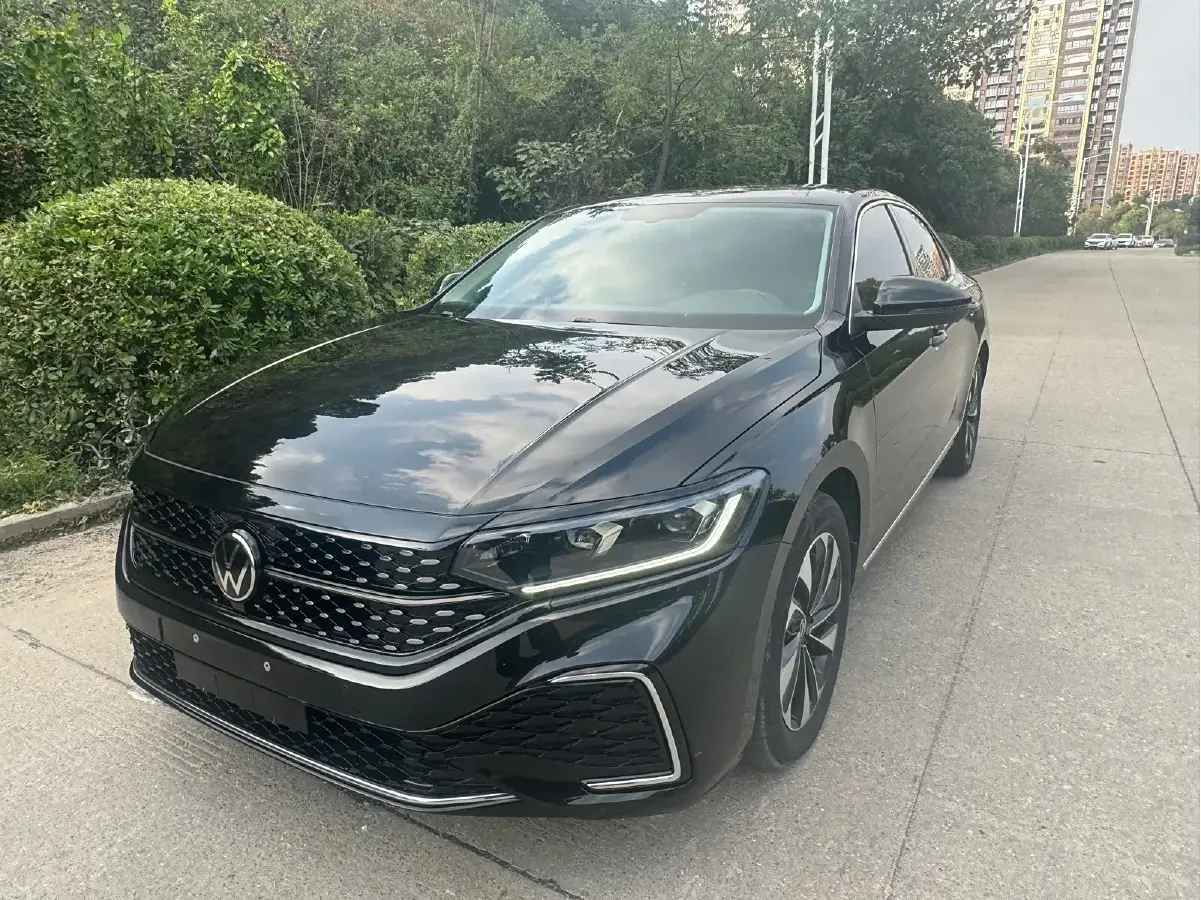 2023 Volkswagen Passat 2.0T 186HP L4 7DCT