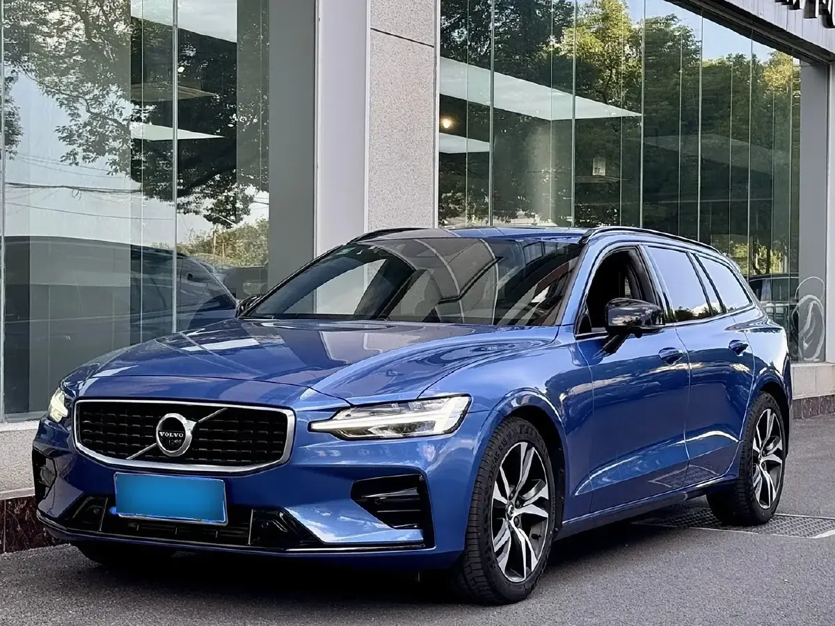 2020 Volvo V60 2.0T 254HP L4 8AT