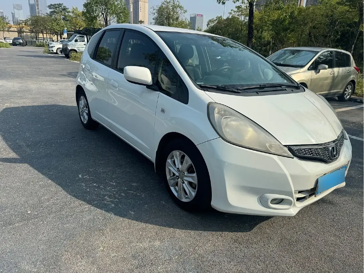 2011 Honda Fit 1.3L 99HP L4 5AT