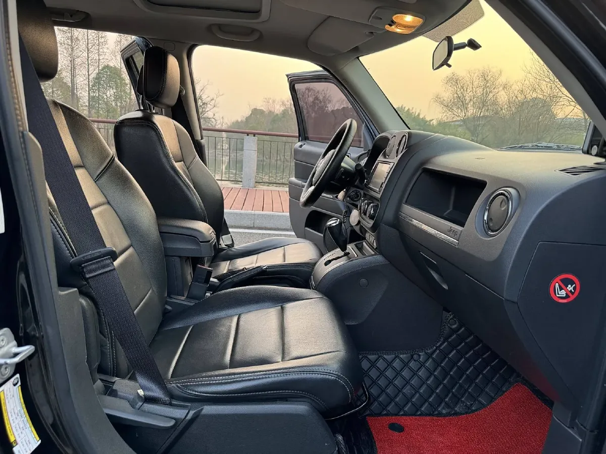 2014 Jeep Patriot 2.4L 170HP L4 6AT,autocango,china used car exporter,china ev exporter,chinese used car exporter,chinese used ev exporter