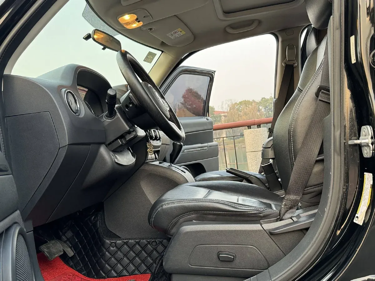 2014 Jeep Patriot 2.4L 170HP L4 6AT,autocango,china used car exporter,china ev exporter,chinese used car exporter,chinese used ev exporter