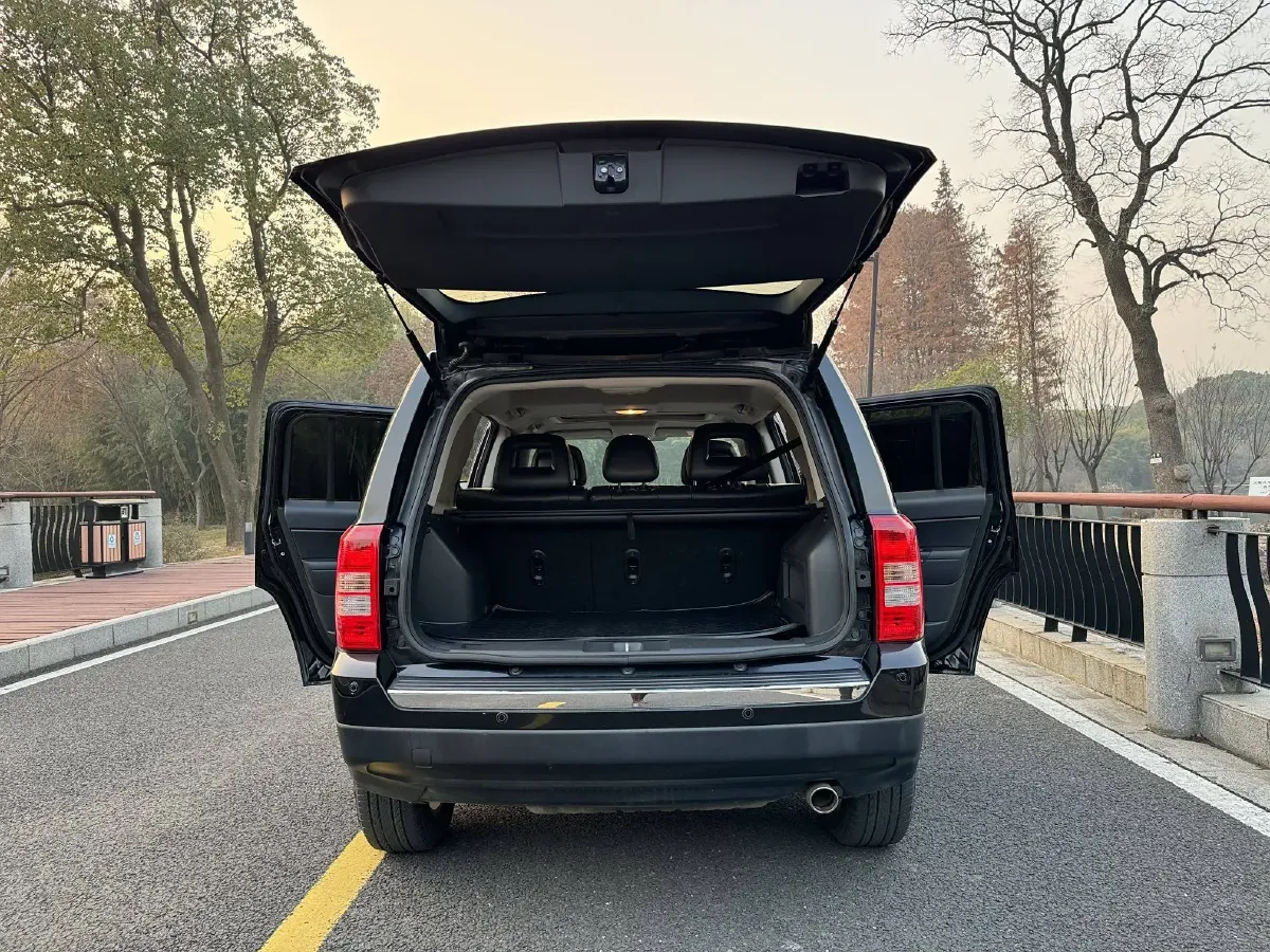 2014 Jeep Patriot 2.4L 170HP L4 6AT,autocango,china used car exporter,china ev exporter,chinese used car exporter,chinese used ev exporter
