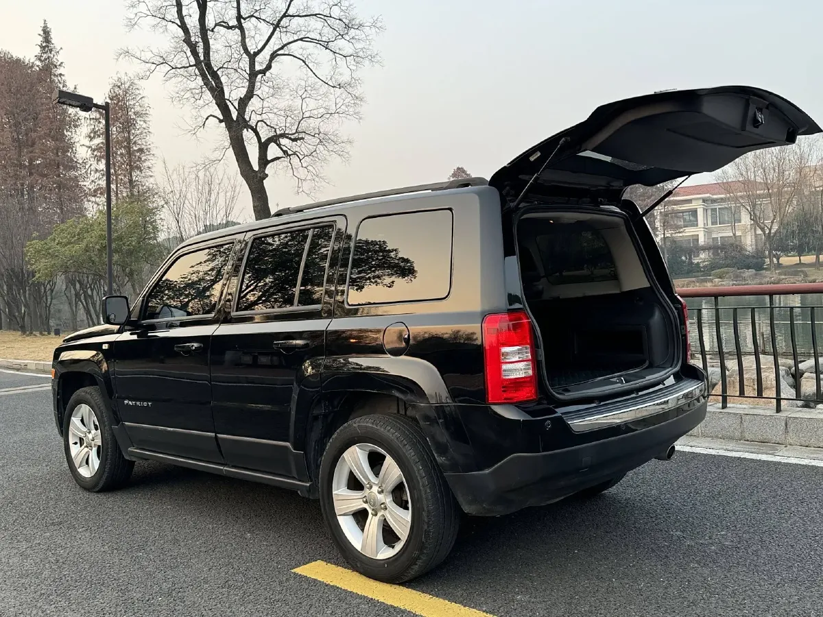 2014 Jeep Patriot 2.4L 170HP L4 6AT,autocango,china used car exporter,china ev exporter,chinese used car exporter,chinese used ev exporter