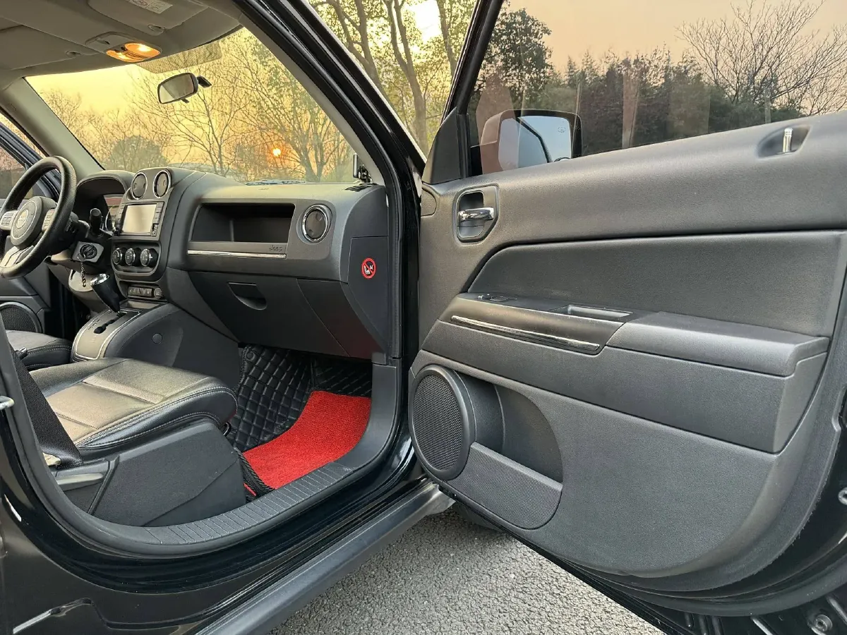 2014 Jeep Patriot 2.4L 170HP L4 6AT,autocango,china used car exporter,china ev exporter,chinese used car exporter,chinese used ev exporter