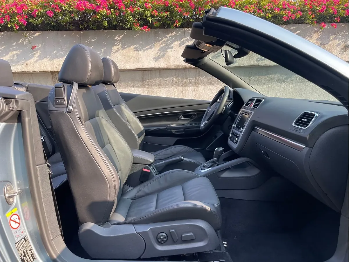 2011 Volkswagen Eos 2.0T 211HP L4 6DCT,autocango,china used car exporter,china ev exporter,chinese used car exporter,chinese used ev exporter