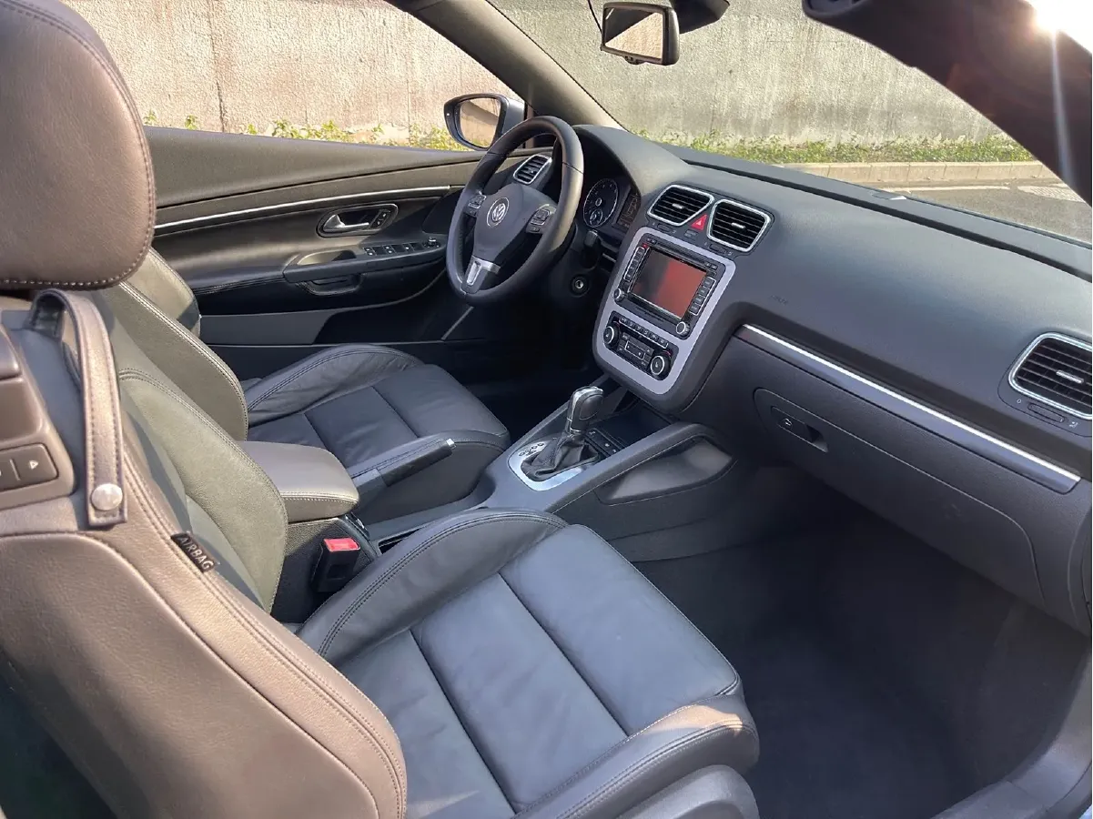 2011 Volkswagen Eos 2.0T 211HP L4 6DCT,autocango,china used car exporter,china ev exporter,chinese used car exporter,chinese used ev exporter