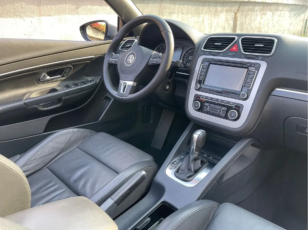 2011 Volkswagen Eos 2.0T 211HP L4 6DCT,autocango,china used car exporter,china ev exporter,chinese used car exporter,chinese used ev exporter