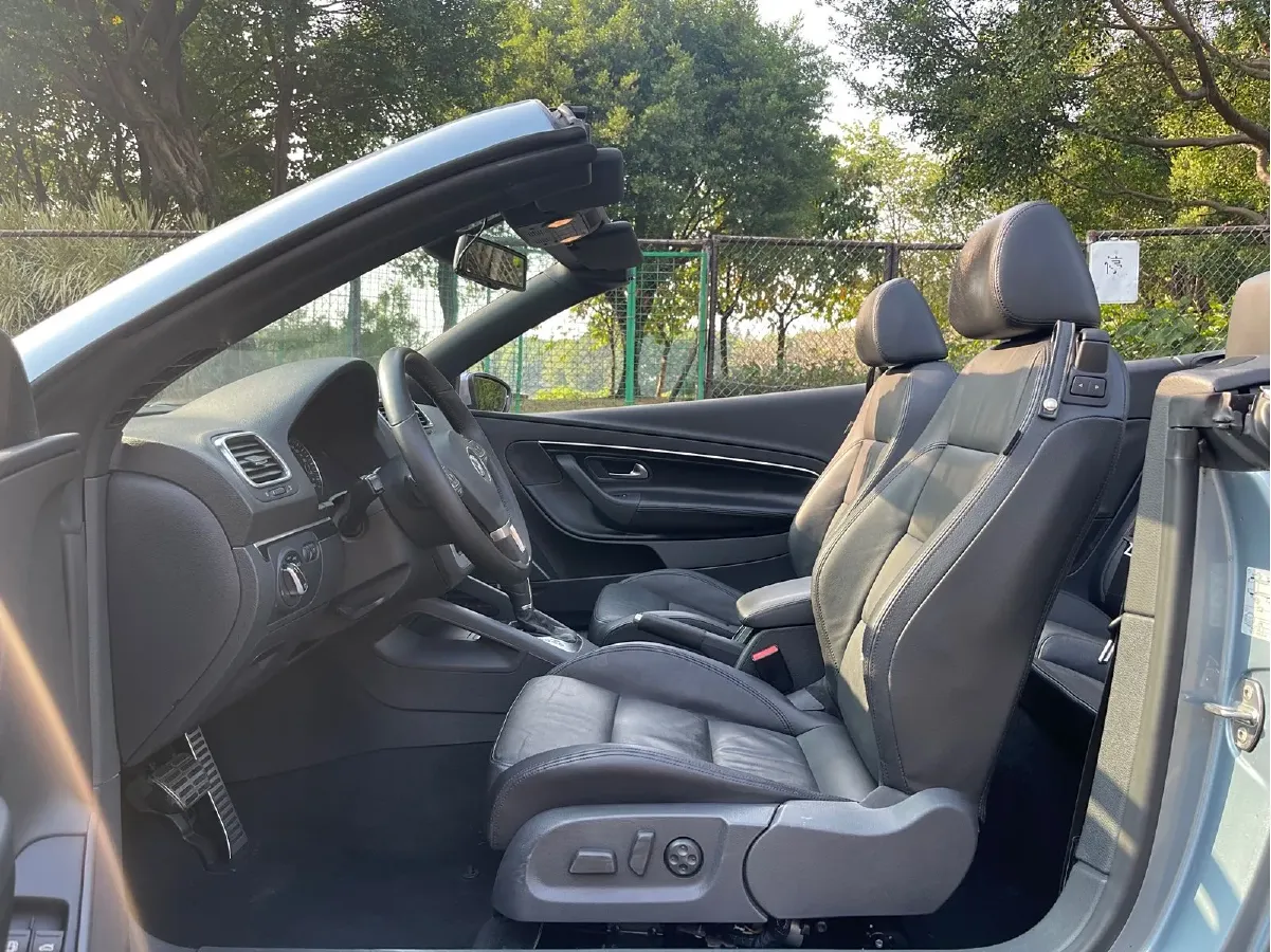 2011 Volkswagen Eos 2.0T 211HP L4 6DCT,autocango,china used car exporter,china ev exporter,chinese used car exporter,chinese used ev exporter