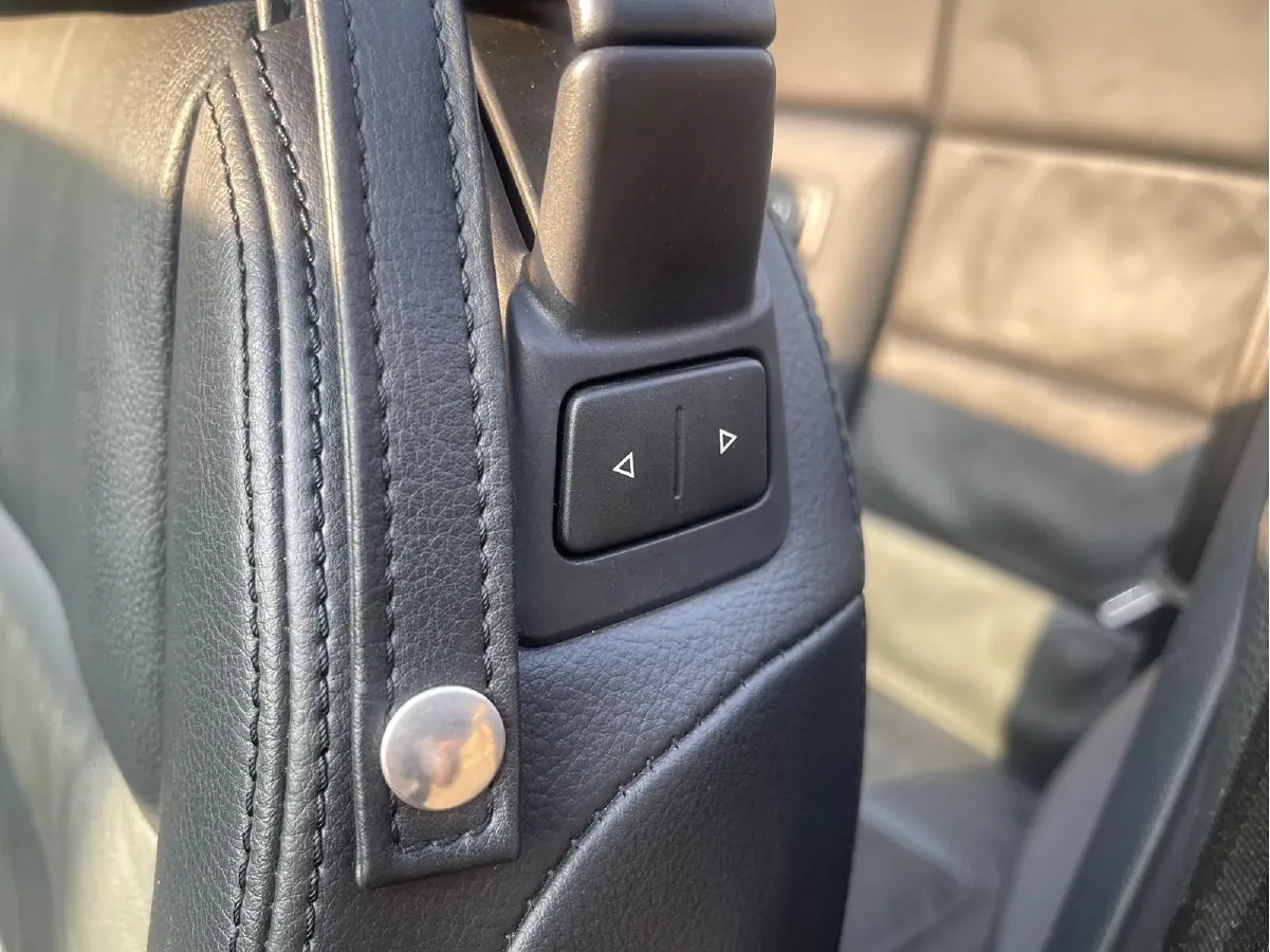 2011 Volkswagen Eos 2.0T 211HP L4 6DCT,autocango,china used car exporter,china ev exporter,chinese used car exporter,chinese used ev exporter