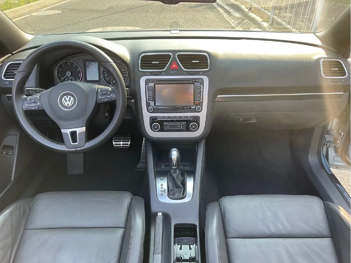 2011 Volkswagen Eos 2.0T 211HP L4 6DCT,autocango,china used car exporter,china ev exporter,chinese used car exporter,chinese used ev exporter