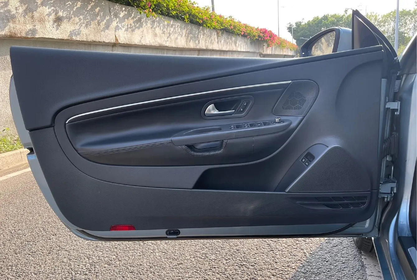 2011 Volkswagen Eos 2.0T 211HP L4 6DCT,autocango,china used car exporter,china ev exporter,chinese used car exporter,chinese used ev exporter