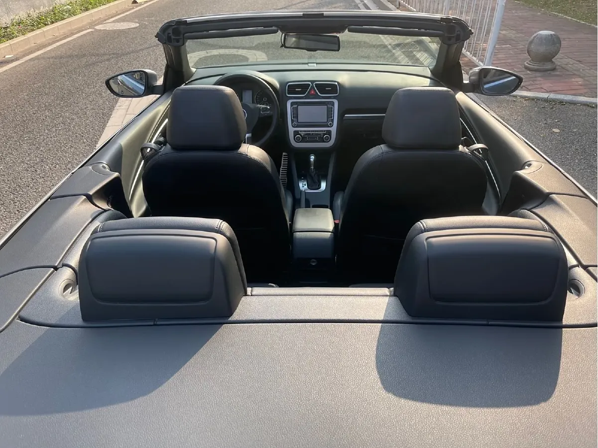 2011 Volkswagen Eos 2.0T 211HP L4 6DCT,autocango,china used car exporter,china ev exporter,chinese used car exporter,chinese used ev exporter