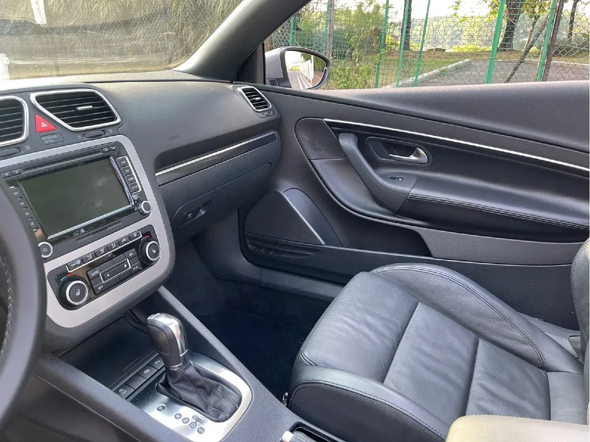 2011 Volkswagen Eos 2.0T 211HP L4 6DCT,autocango,china used car exporter,china ev exporter,chinese used car exporter,chinese used ev exporter