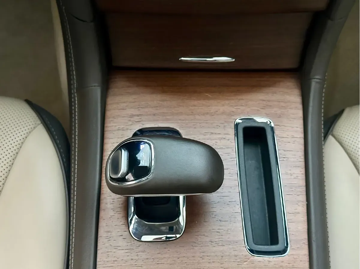 2014 Chrysler 300C 3.0L 234HP V6 8AT,autocango,china used car exporter,china ev exporter,chinese used car exporter,chinese used ev exporter