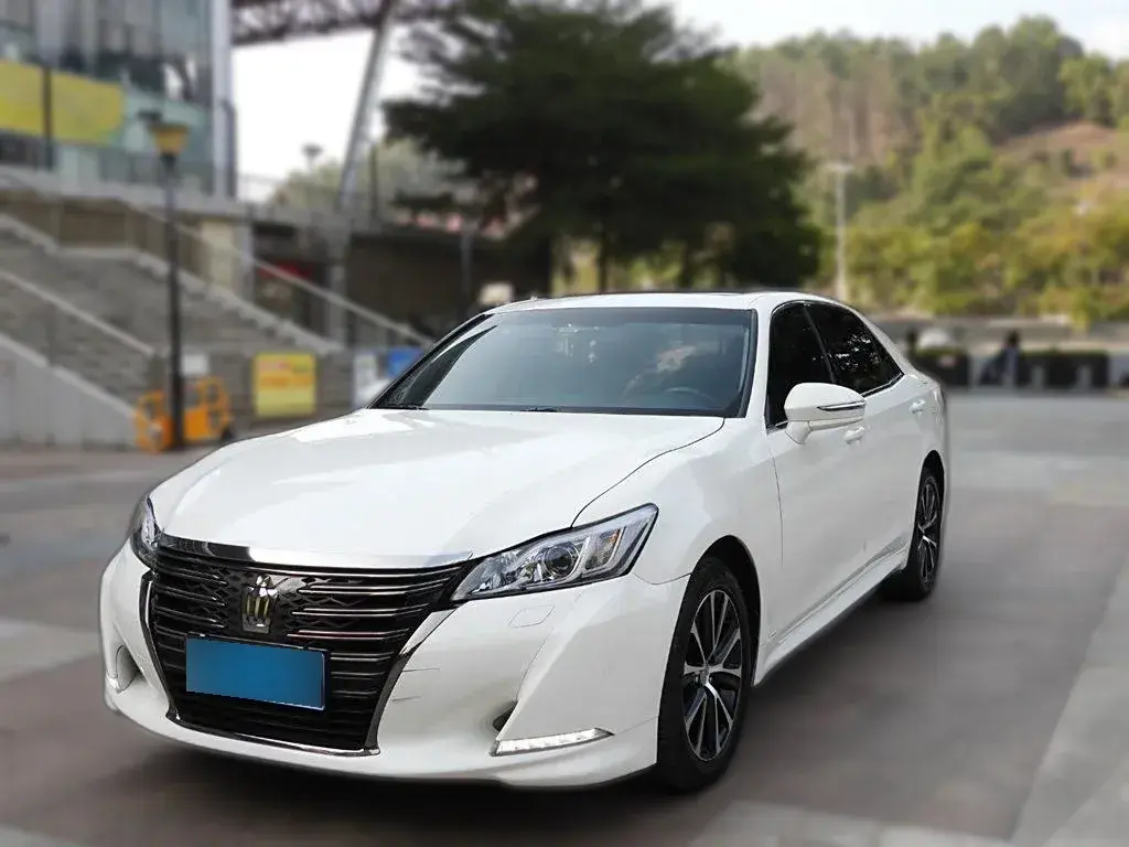 2018 Toyota Crown 2.0T 235HP L4 8AT