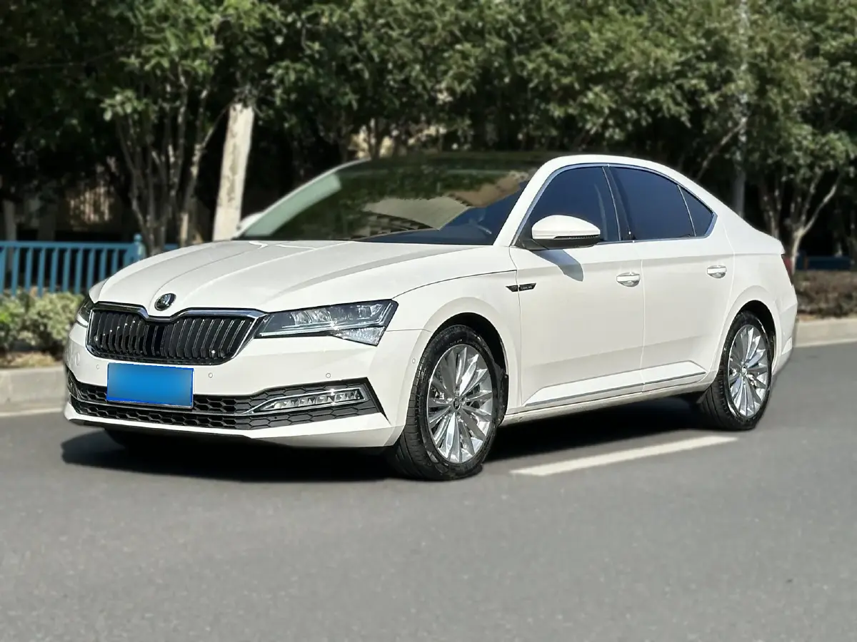 2019 Skoda Superb 2.0T 220HP L4 7DCT