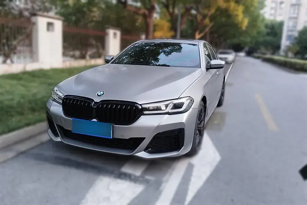 2022 BMW 5 Series 3.0T 340HP L6 8AT