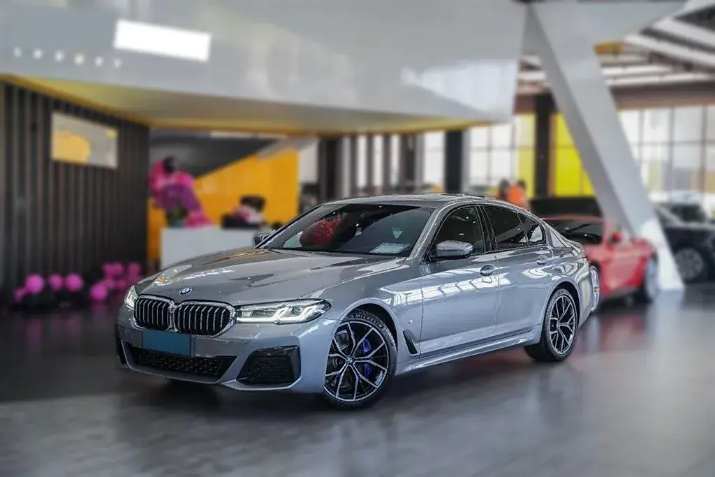 2022 BMW 5 Series 2.0T 252HP L4 8AT