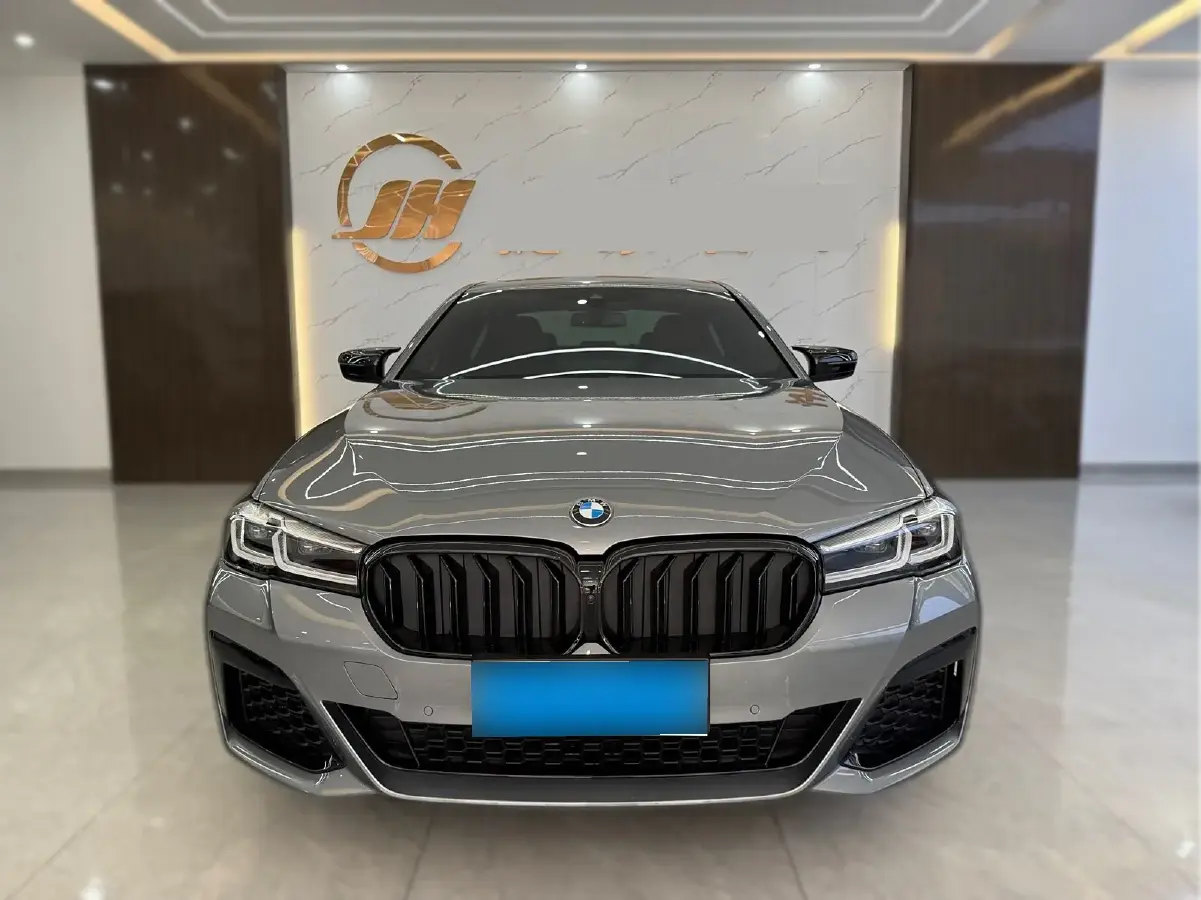 2022 BMW 5 Series 3.0T 340HP L6 8AT