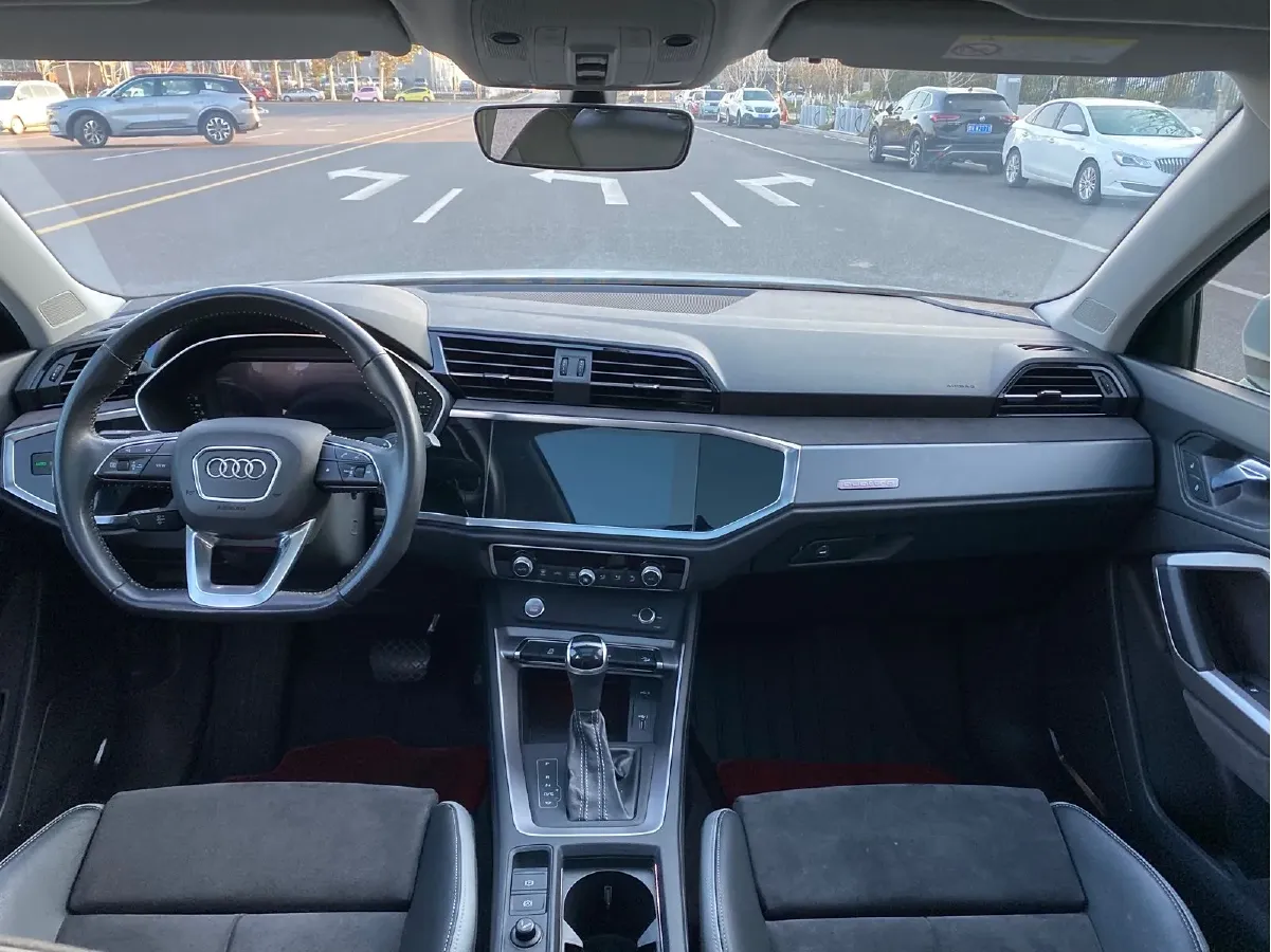 2020 Audi Q3 2.0T 220HP L4 7DCT,autocango,china used car exporter,china ev exporter,chinese used car exporter,chinese used ev exporter