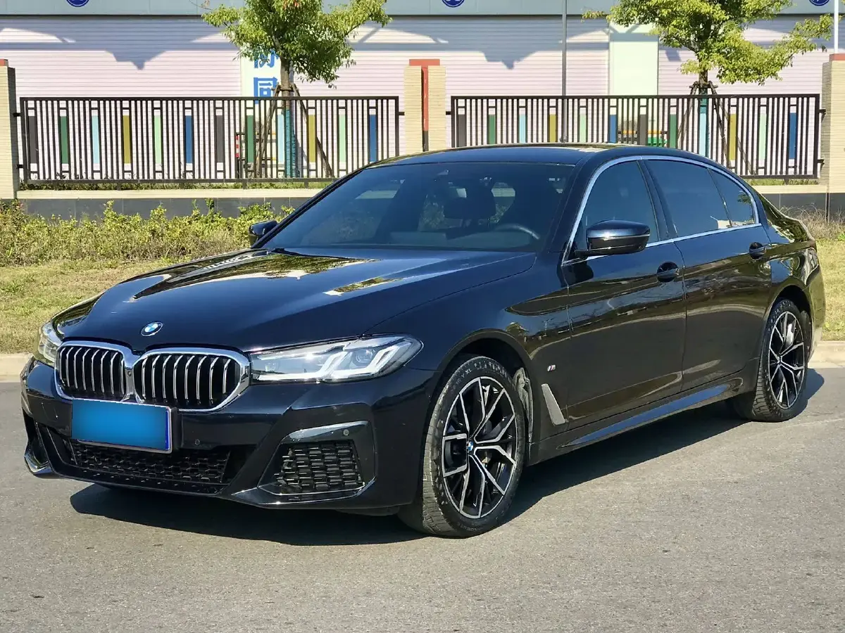 2022 BMW 5 Series 2.0T 252HP L4 8AT